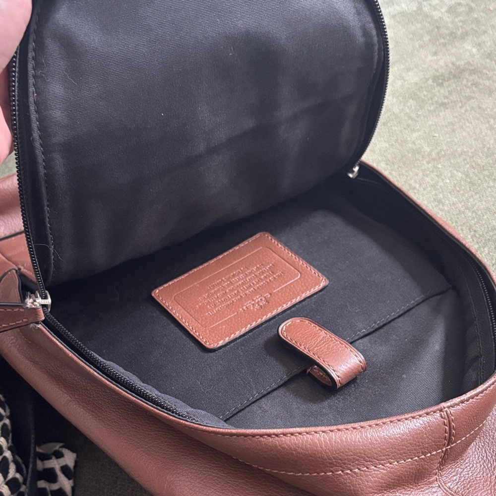 Coach Charles Messenger Brown Leather sling pack bag. - Picture 7 of 10